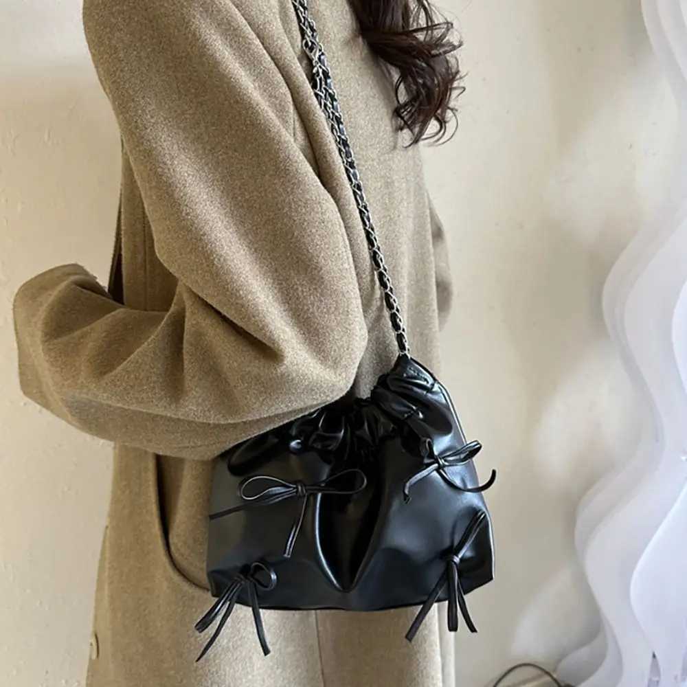 Womens shoulder bag single-sided pleated design handbag PU leather plain weave bag womens small casual plain weave bucket bag Y250319
