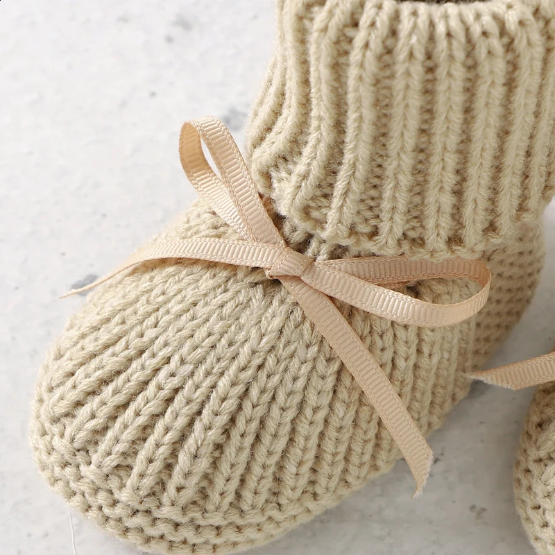 born Baby Shoes Knitted Infant Girls Boys Boots Cute Butterfly-knot Toddler Walk Bed Shoes Warm 0-18M Accessories Hats Gloves 250319