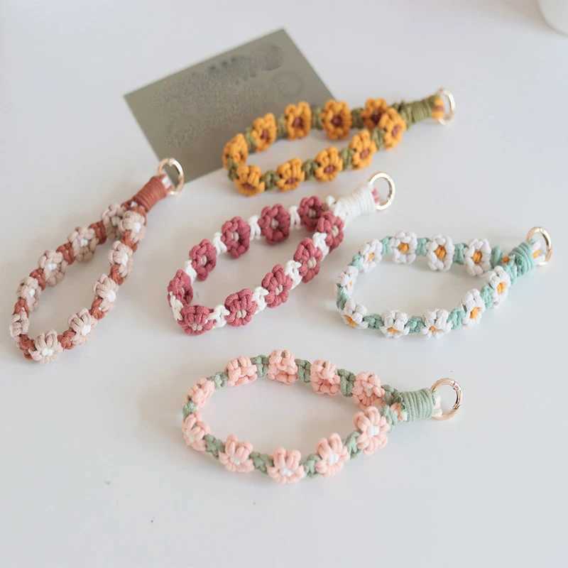 Daisy Flower Macrame wristband keychain Bohemian keychain Fob wristband drawstring bracelet keyring wallet charm crochet hookXJ250319