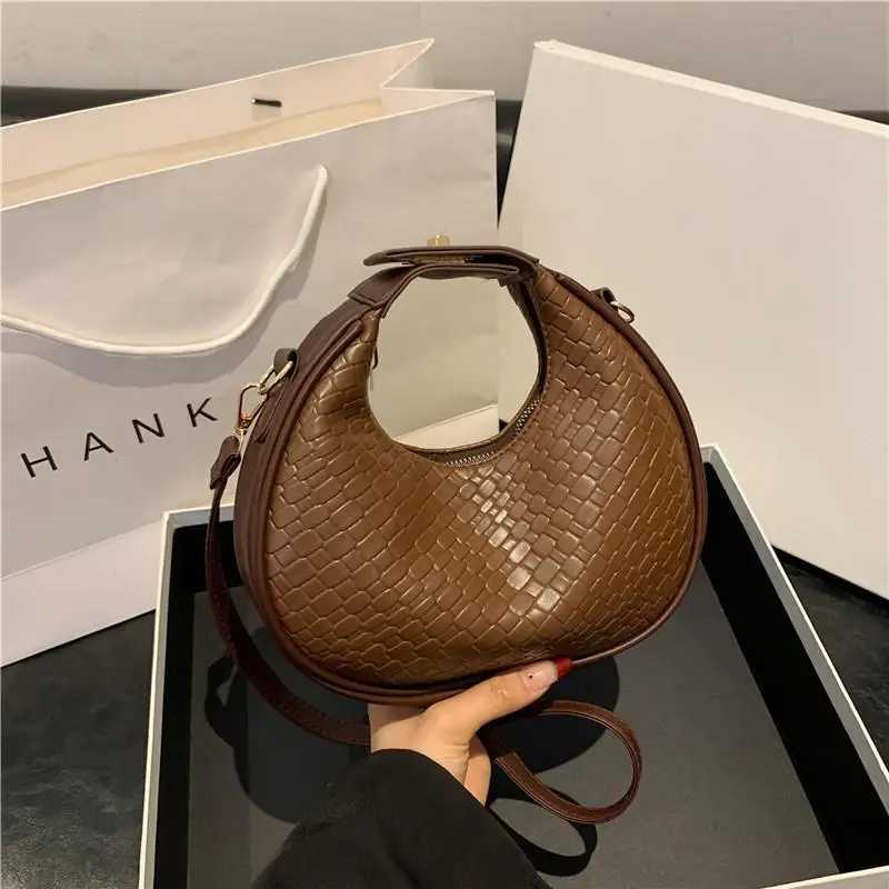 New Fashionable Simple Leisure Commuter Half Moon Bag Retro Handheld Shoulder Carrying Womens Bag Crossbody Bag Y250319