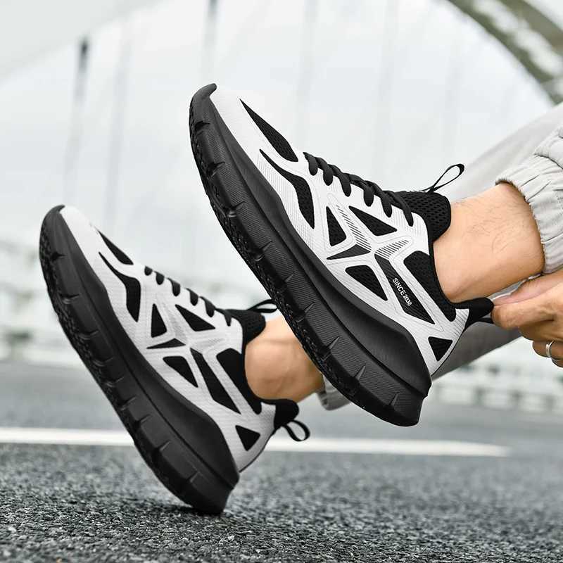 Flying electric running shoes lightweight mesh sports shoes mens platform running shoes marathon running shoes outdoor large mens running shoesW250320