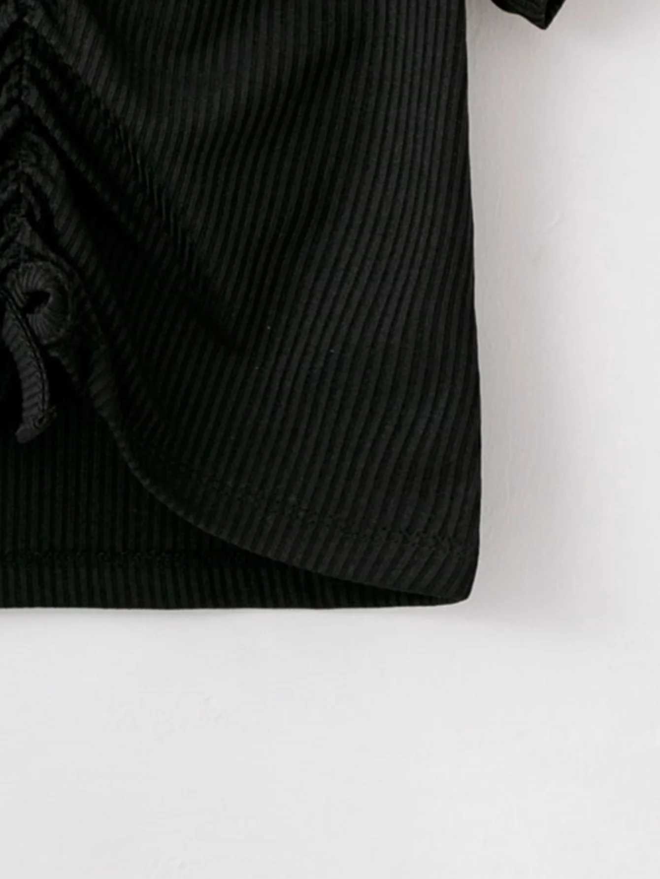 Girls black round neck brushed short sleeved top - fashionable wrinkle designT250320