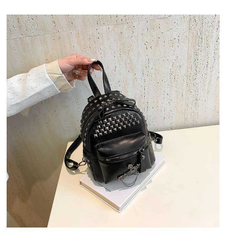 2025 New Free Shipping Light Luxury Women's Fashion Rock Backpack High Quality Design Handbag Rivet Punk Youth Backpack Computer Bag Backpack Out