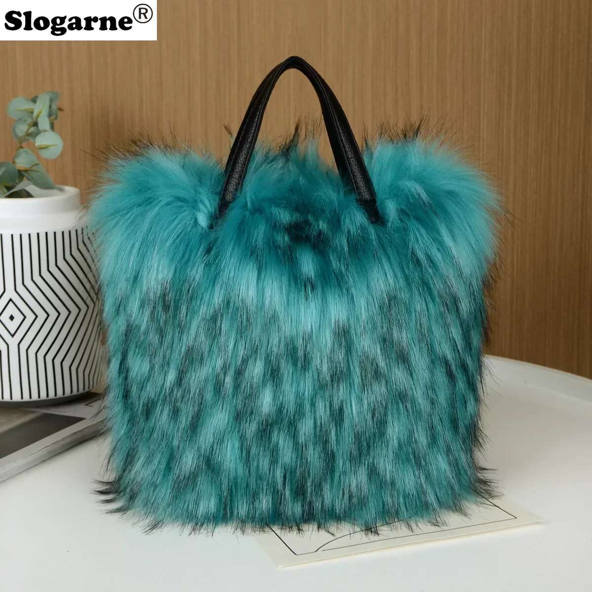 2025 New Design Women's Faux Handbag Winter Soft Warm Girls Fluffy Large Capacity Tote Bag High Quality Fur Purse