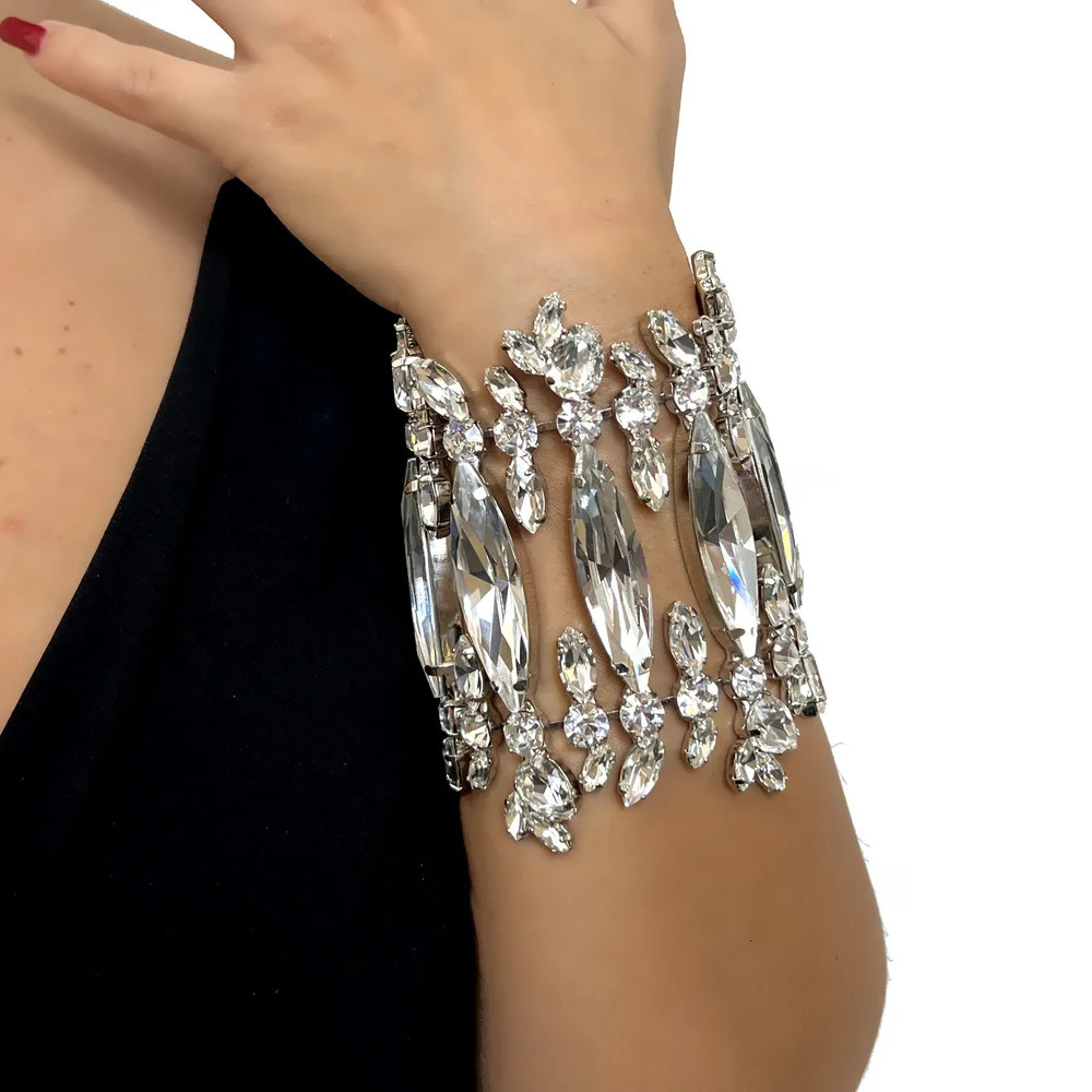 Exaggerated Crystal Cuff Bangle for Drag Queen Aesthetic Club Hollow Wrap Wrist Rhinestone Open Bracelet Chain Party Gift 250320