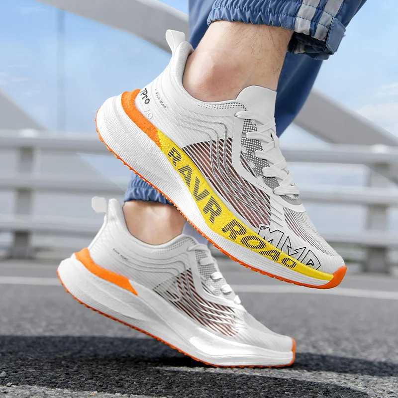 2024 new mens sports shoes mesh breathable professional carbon board sports running shoes anti slip and shock-absorbing training shoes Y250320