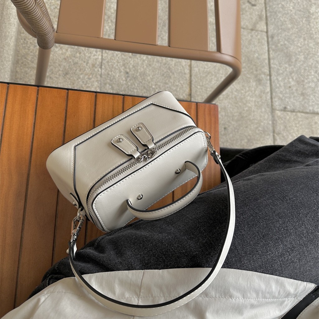 2025 New Niche Hand-Held Box Fashionable Shoulder Super Popular Women's Bag, Personalized Crossbody Bag