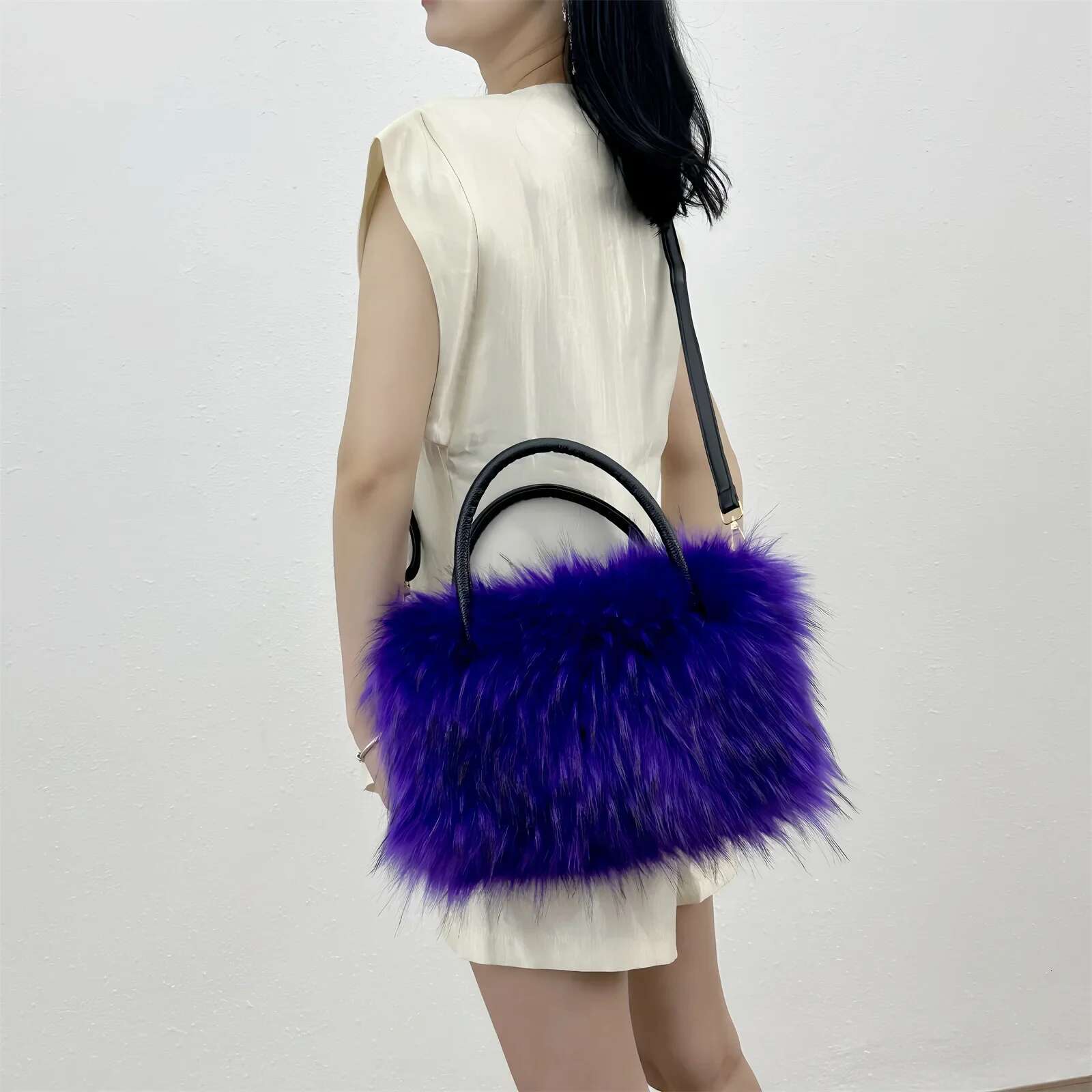 Women Fox Handbag Ladies Winter Soft Fluffy Large Capacity Tote Bag New Design Raccoon Fur Shoulder Bags Backpacks