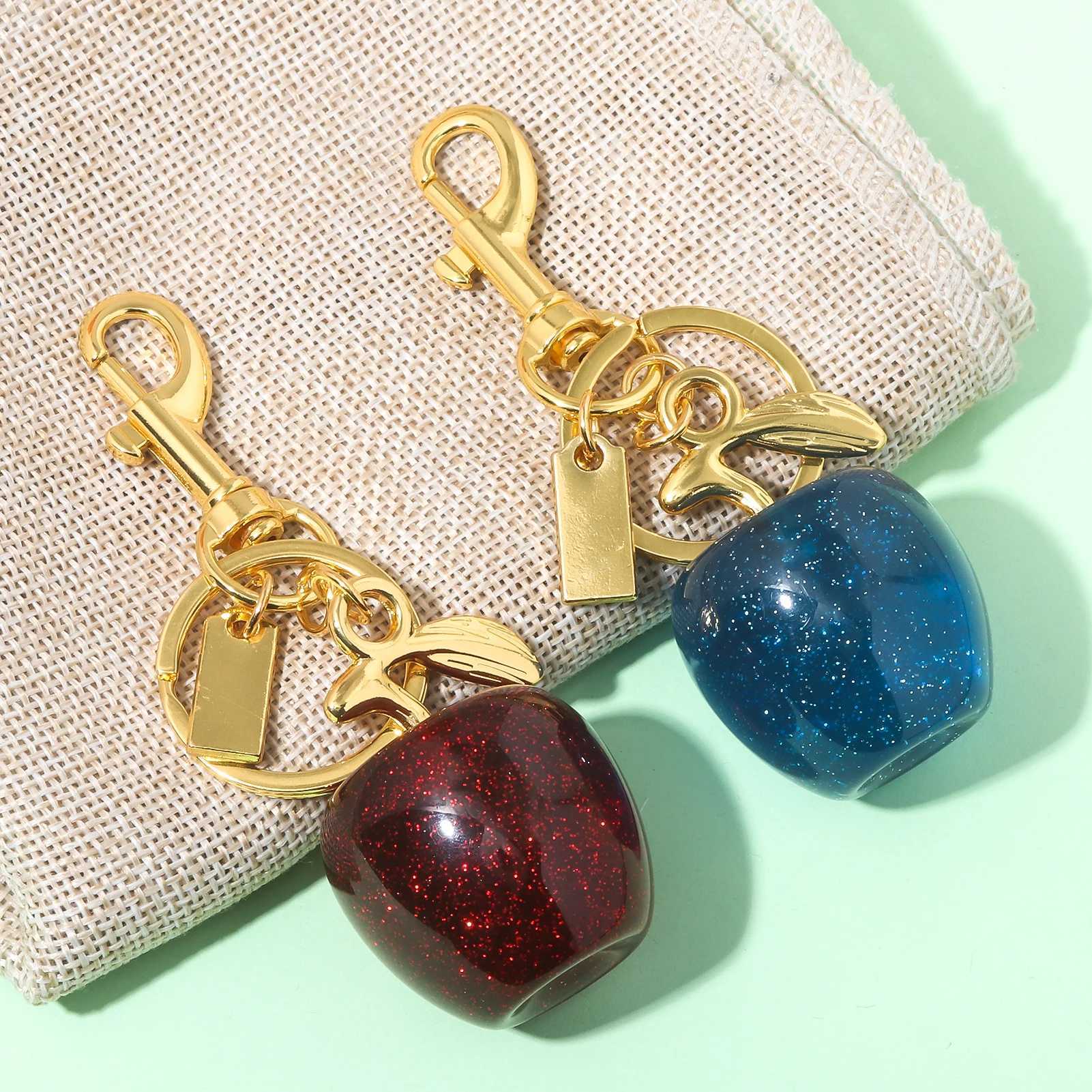 Fashion Delicious Red Apple Keychain Summer Fruits Apple Pendant Keyring For Women Men Jewelry Backpack Key Accessories GiftXJ250319