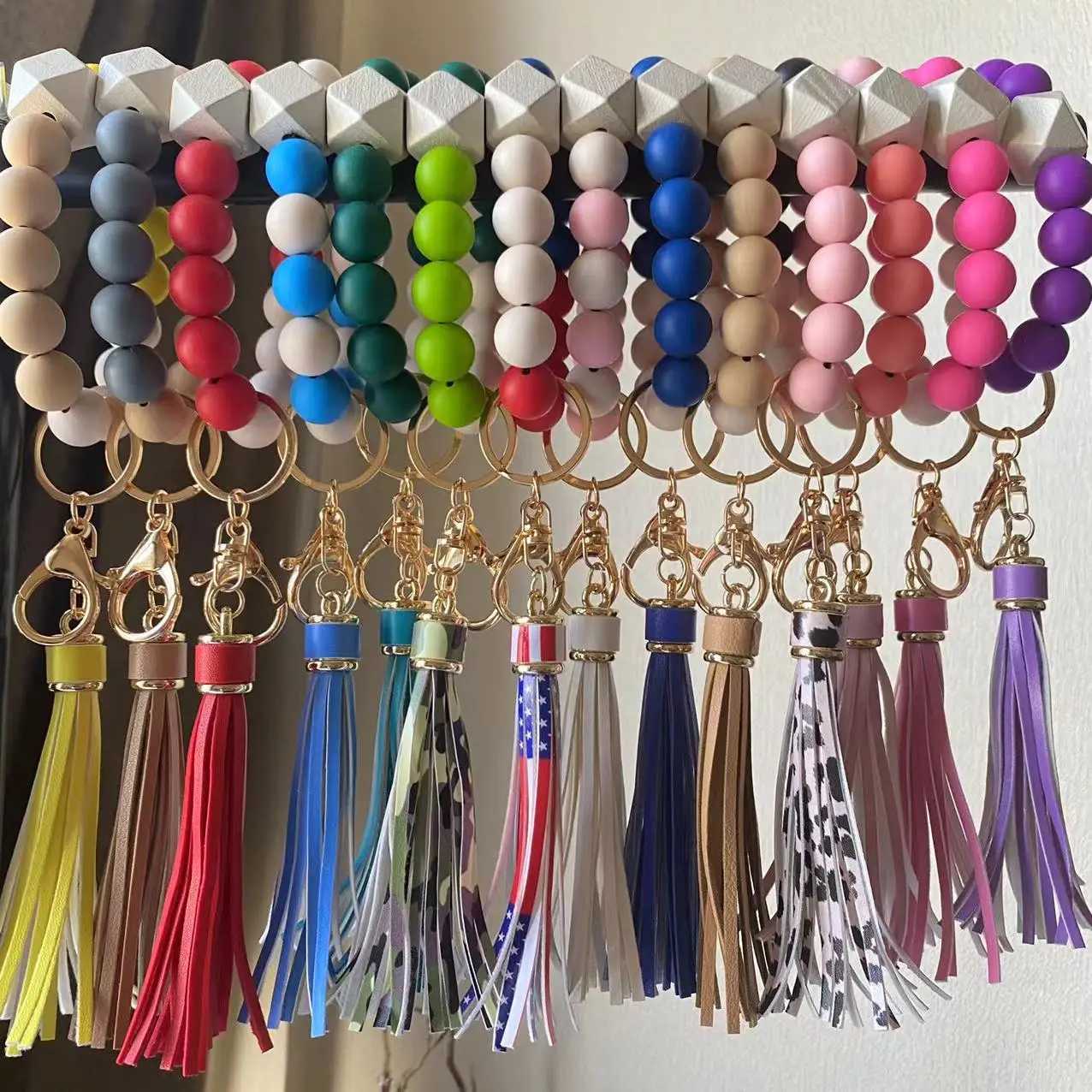 SilICONe Beads Key Chains With Tassel Wood Beads Keyring Multicolor Keychain Mobile Phone Wholesale Customized OrderXJ250319