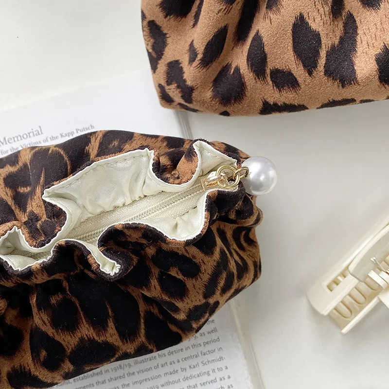 Womens Clutches Cosmetic Fashion Leopard Pearl Zipper Stylish Portable Cosmetic Storage Bags Girls Make Up Organizer Cion Purse 250314