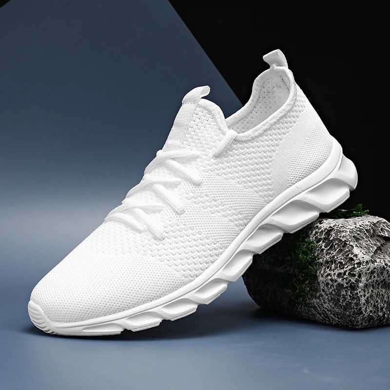 New mens jogging and leisure shoe brand outdoor fashion running shoes lace top breathable and comfortable sports shoes bladesW250320