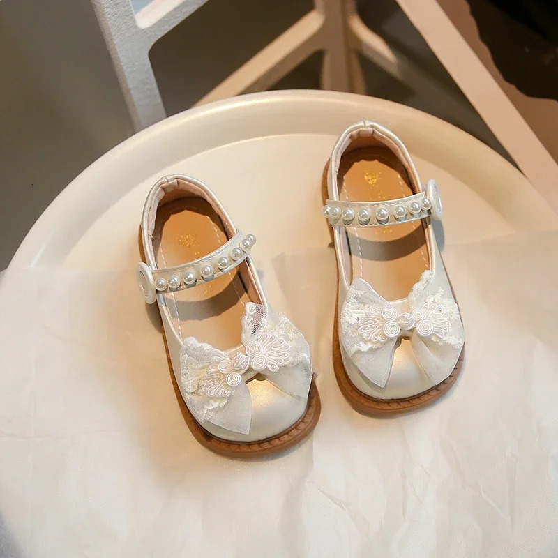 Girl Princess Shoes SpringSummer Style Bow Childrens Anti slip Soft Bottom Bead PU Leather Cushion Size 2334 250319