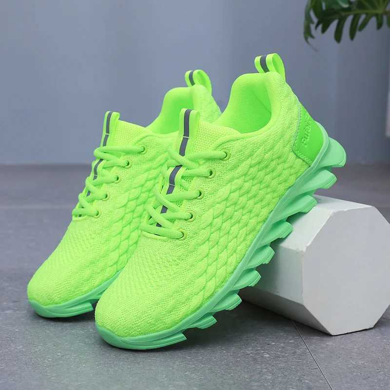 Original green mens sports shoes breathable mesh mens running shoes outdoor sports jogging shoes mens blade sports shoes coach summerW250320