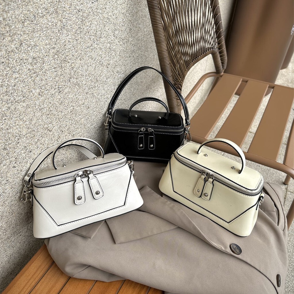 2025 New Niche Hand-Held Box Fashionable Shoulder Super Popular Women's Bag, Personalized Crossbody Bag