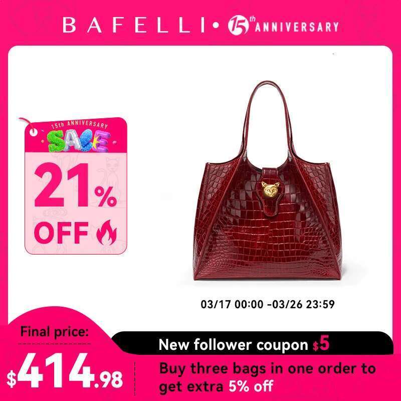 New 2025 Light Crocodile Pattern Genuine Leather Women's Messenger Bag Commuter Versatile Large Capacity Handbag