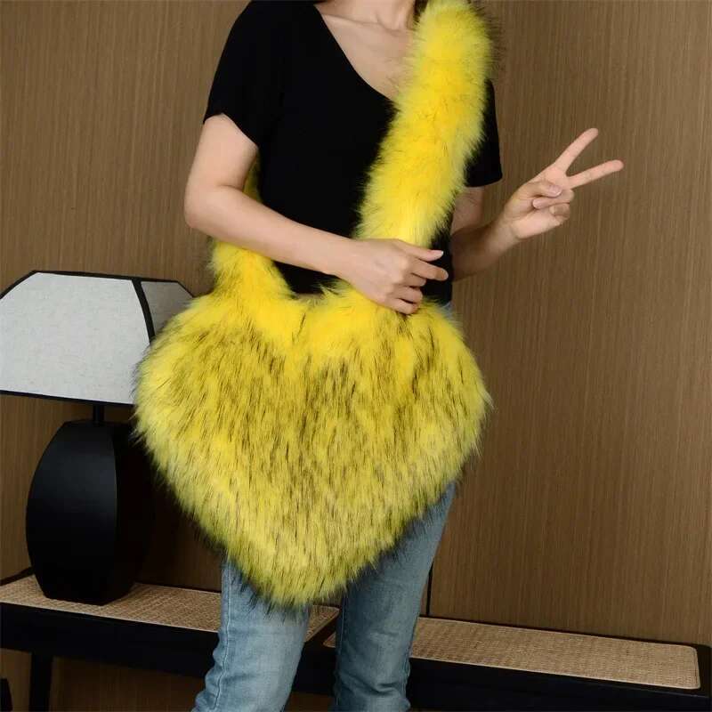 Faux Fur Winter Women Handbags Plush Ladies Heart Shaped Shoulder Cute Clutch Purse Love Crossbody Bags Messenger Bag