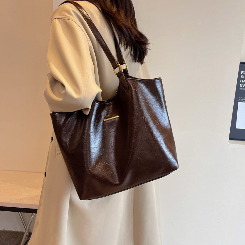 Commuter 2023 New Soft Leather Niche High Quality Fashion Versatile Classroom Large Capacity Tote Women's Bag Fashion Shoulder Bags