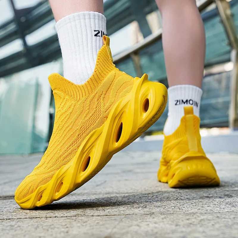 High quality yellow mens socks sports shoes breathable mesh blade shoes mens outdoor socks coaching machine lightweight platform running shoesW250320