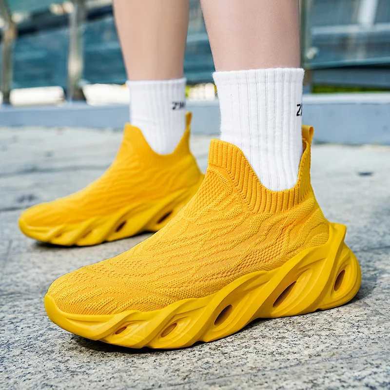 High quality yellow mens socks sports shoes breathable mesh blade shoes mens outdoor socks coaching machine lightweight platform running shoesW250320