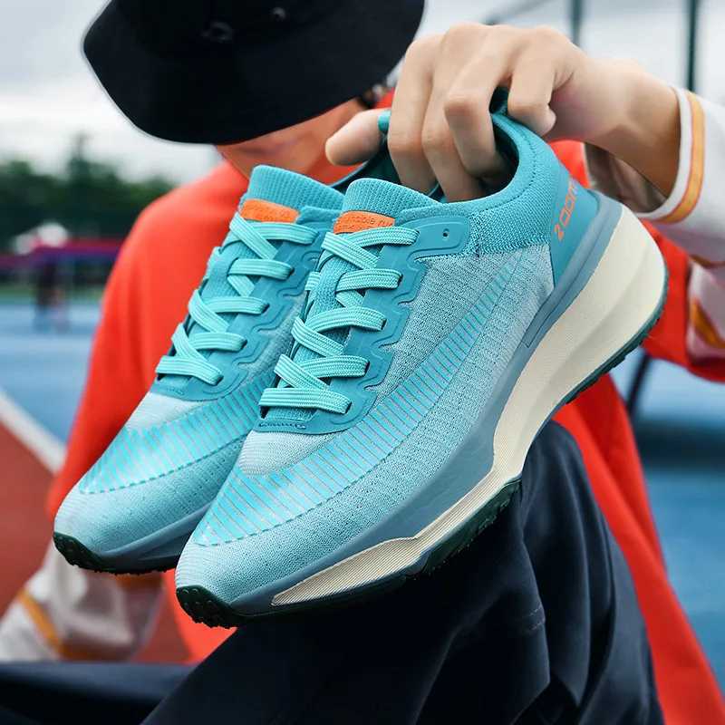 Fashionable running shoes anti slip shock-absorbing breathable road running shoes for men outdoor jogging leisure sports shoes for men Y250320