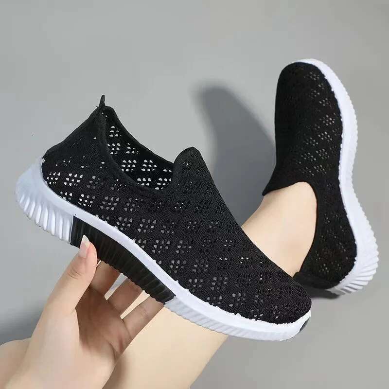 2024 Hot Seller New Fashion Women Mesh Sports Shoes Breathable Fla ts Soft Sole Casual Snea kers