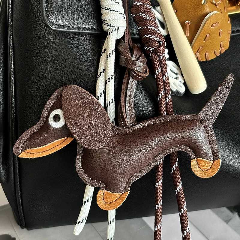 Sausage dog keychain PU leather dog keychain womens bag pendant jewelry small keyring keyholder giftXJ250319