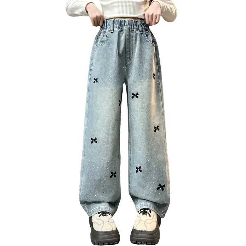 Spring 2025 childrens casual jeans with bow embroidery suitable for girls fashion street jeans childrens high waisted jeans TrousersT250326