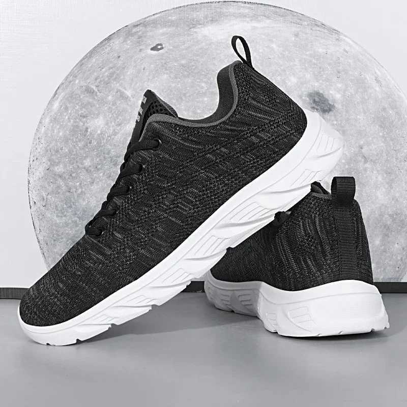 Breathable mens running shoes lightweight mens sports shoes non slip outdoor mens walking shoes mesh sports shoes lace insolesW250320