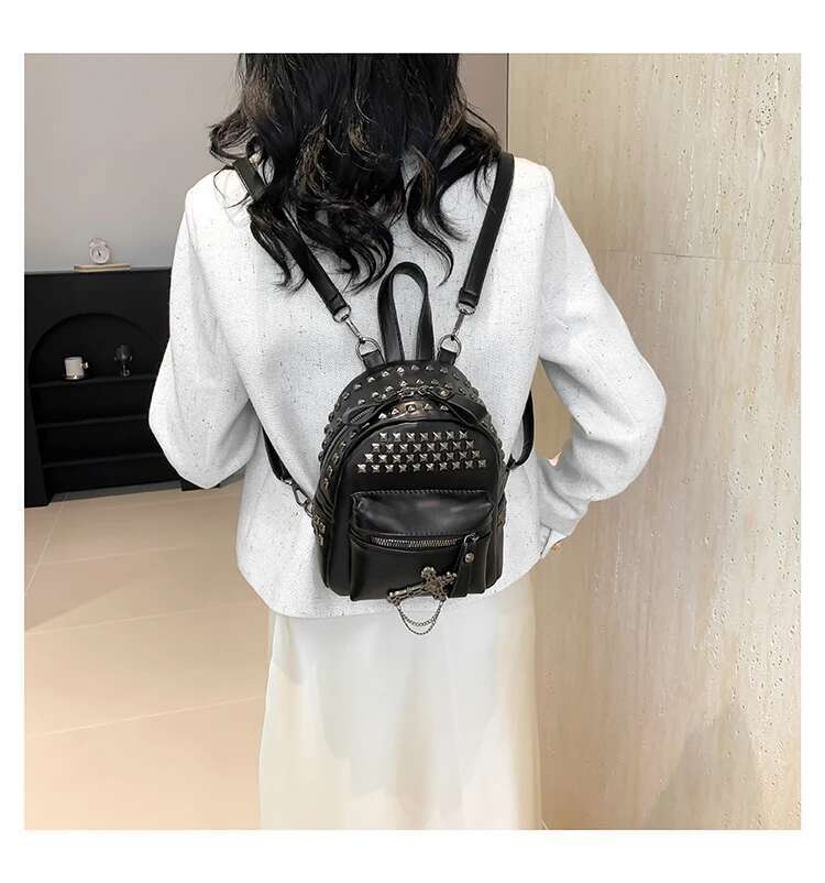 2025 New Free Shipping Light Luxury Women's Fashion Rock Backpack High Quality Design Handbag Rivet Punk Youth Backpack Computer Bag Backpack Out