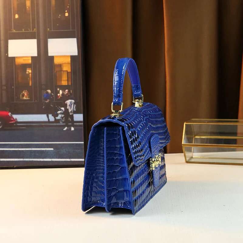 New Women's Fashionable Arch Bead Small Square Bag, Versatile Daily Handbag, Atmospheric Business Commuting Shoulder Crossbody