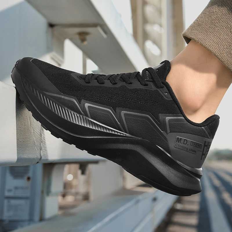 Running shoes 2024 new white sports shoes mens sports shoes fashionable mens shoes outdoor anti slip gym wear-resistant marathonW250320
