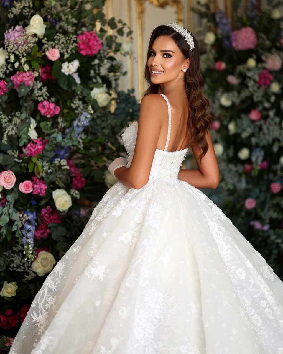 Flowers Appliques Wedding Dresses Sexy A Line Spaghetti Straps Bridal Gowns Bkacless Bride Dress Customized