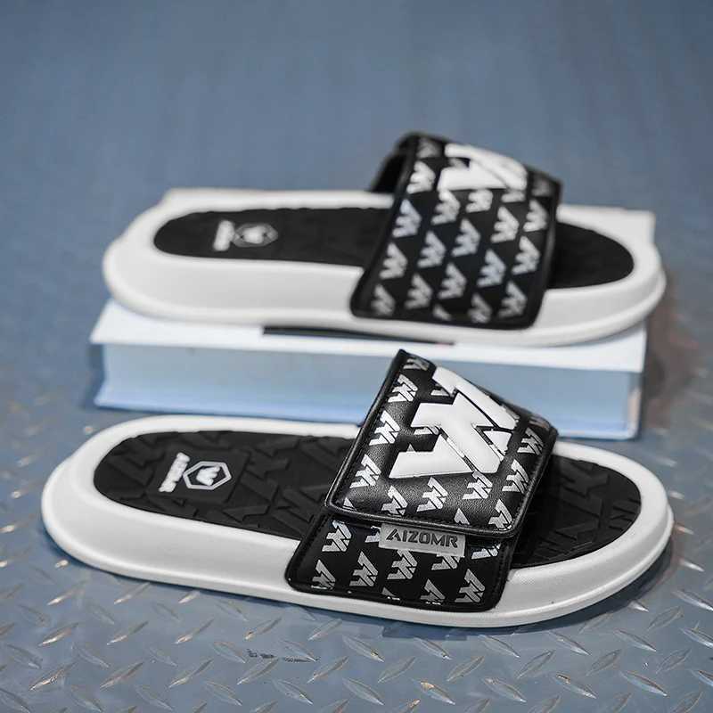 2025 New Summer Mens Fiable Flip-Flops Versatile N-Slip Mens Slippers Y250320