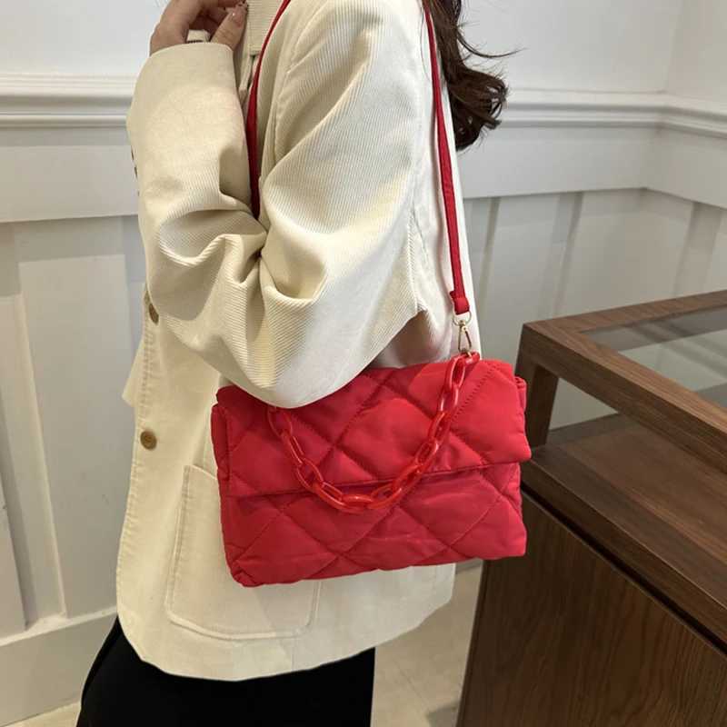 Acrylic chain cross shaped square bag casual flip cover womens commuting bag bedding fully matched winter large capacity womens shopping bag Y250319