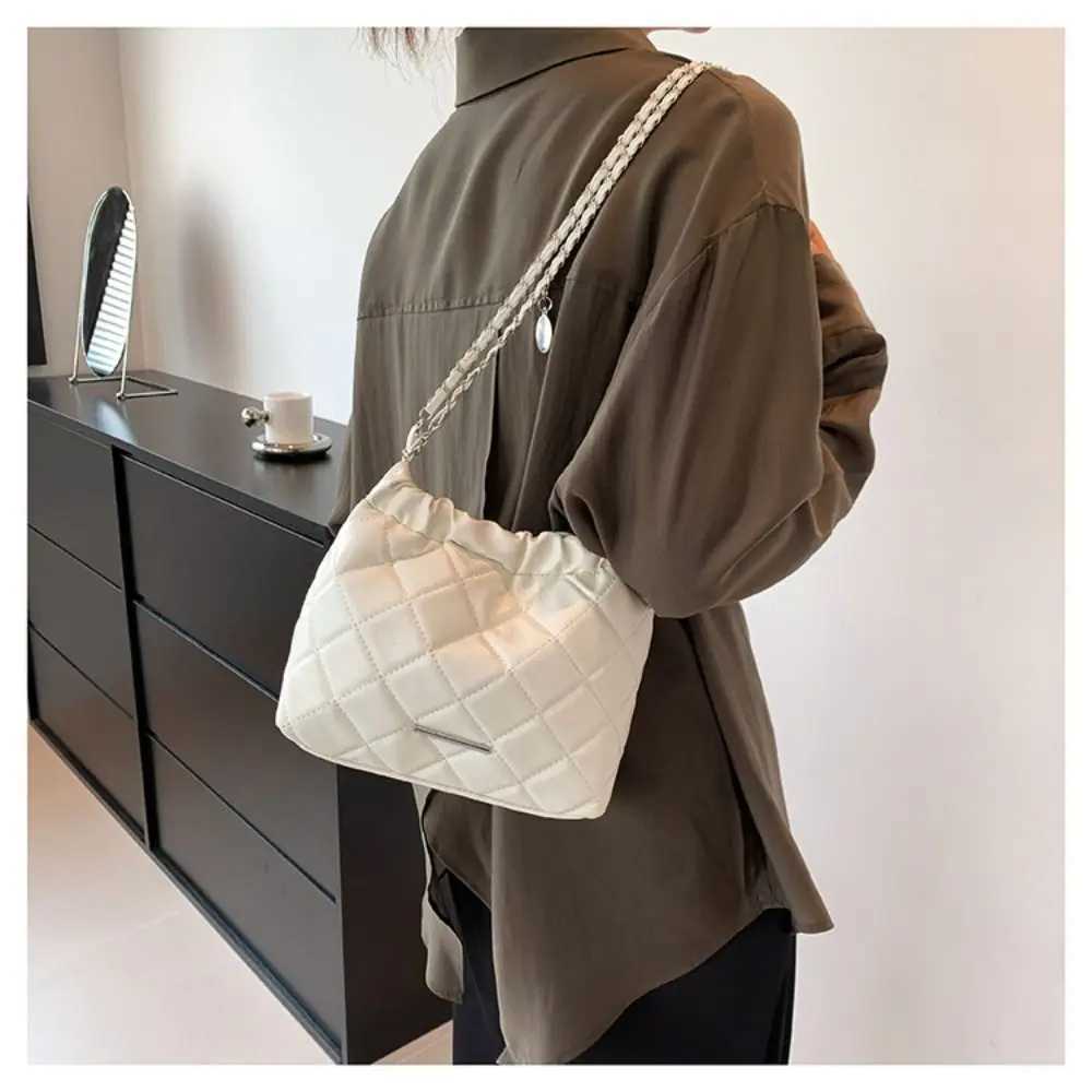 Rhombic Chain Bag Fashion Small Soft Leather Bucket Bag Lightwear Drstring Bag Ladies Girl Y250319