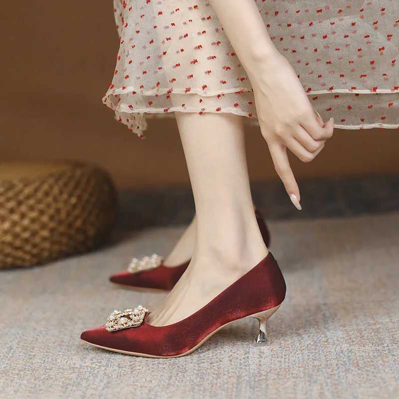 Wen H Pearl Buckle Corner Toe Stilito Heel Sexy Wedding Dress High Heels Pump Red H Bridal Shoes Small Size 33 34 Y250319