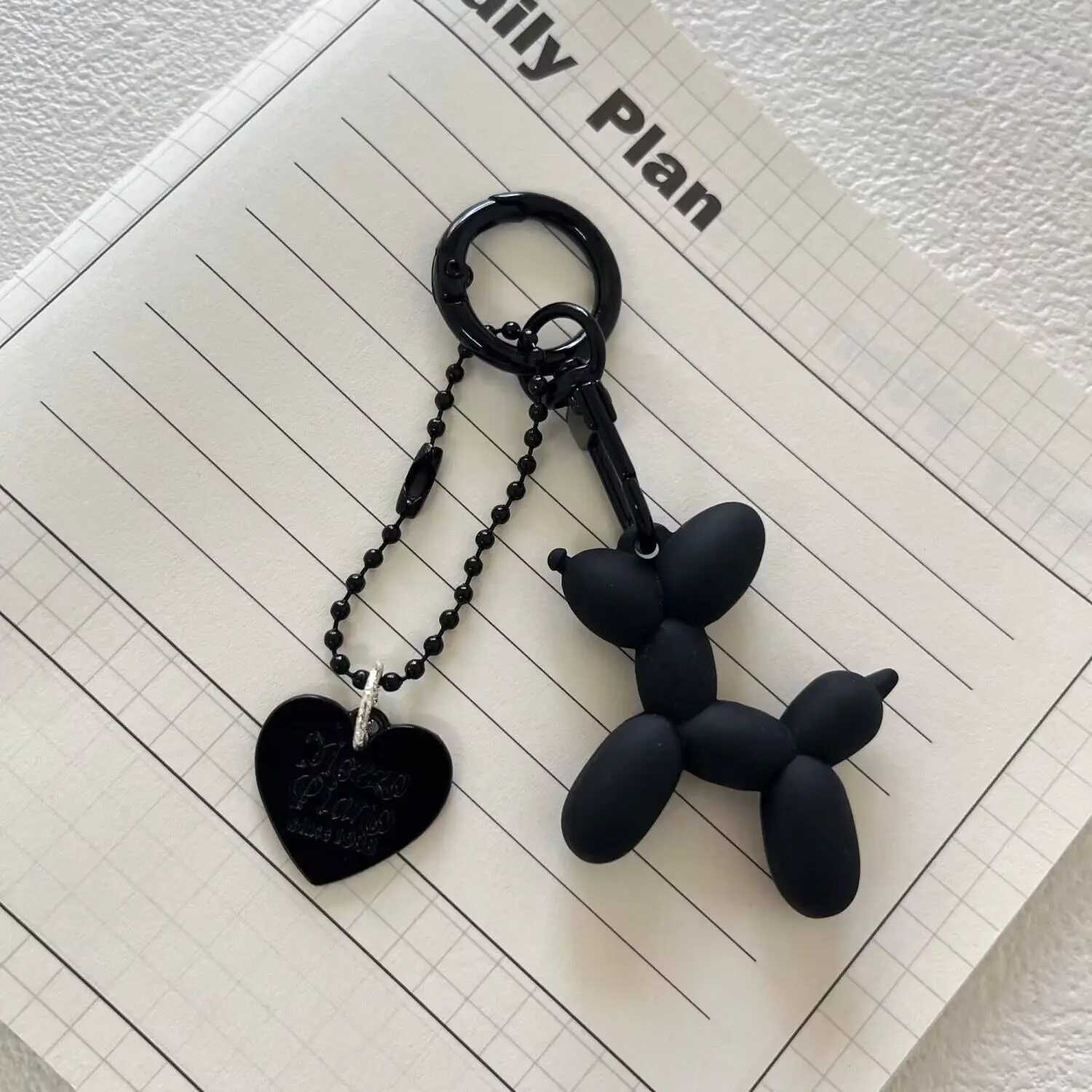 Fashion keychain punk balloon dog soft rubber dog keychain womens bag pendant jewelry pavilion mens car keyring keychainXJ250319