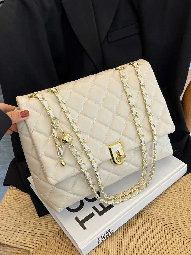 Plaid large capacity commuting cross body bag 2024 new womens Exquisite buckle zipper chain lower arm bag popular handbag trend Y250319