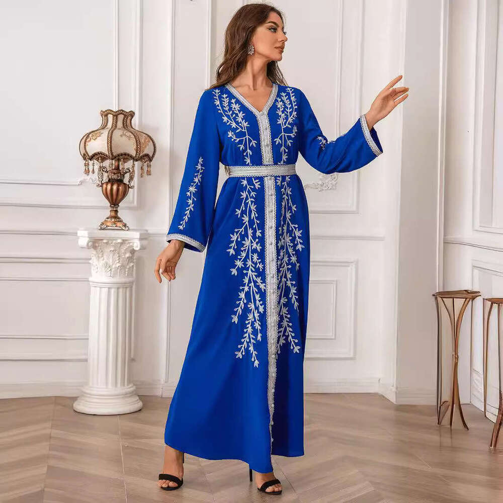 Zd074 Slim Fit Muslim Robe Loose Embroidered Skirt Long Sleeved Dress