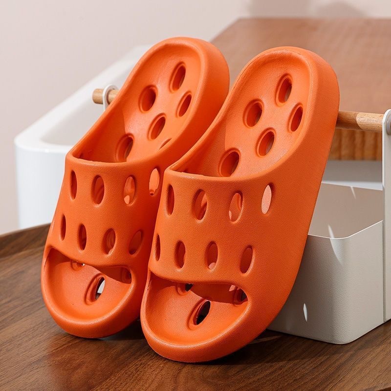 2025 New Summer Women Men Non Slip Bathroom Couple Bathing Slippers Thick Sole Home Sandals Men Leaking Summer Cool Slippers