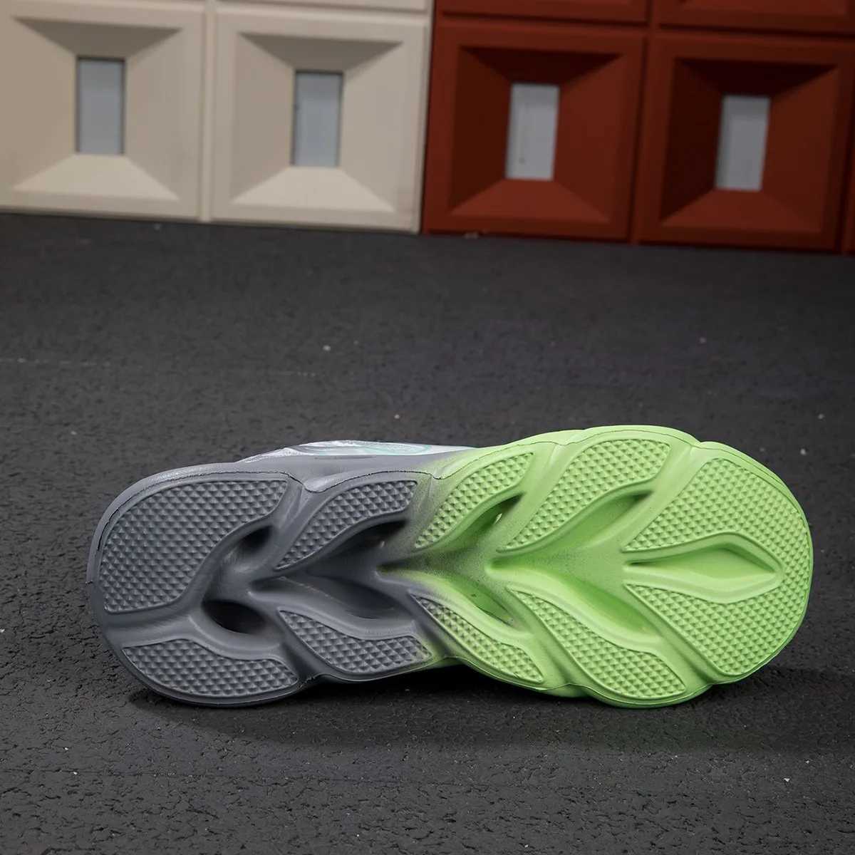 New breathable mens running shoes flexible outdoor mens sports shoes gradient couple casual sports shoes lightweight EVA soles tennis shoesW250320