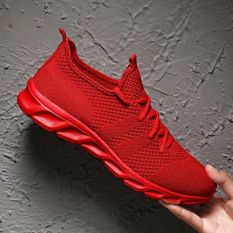 New mens jogging and leisure shoe brand outdoor fashion running shoes lace top breathable and comfortable sports shoes bladesW250320