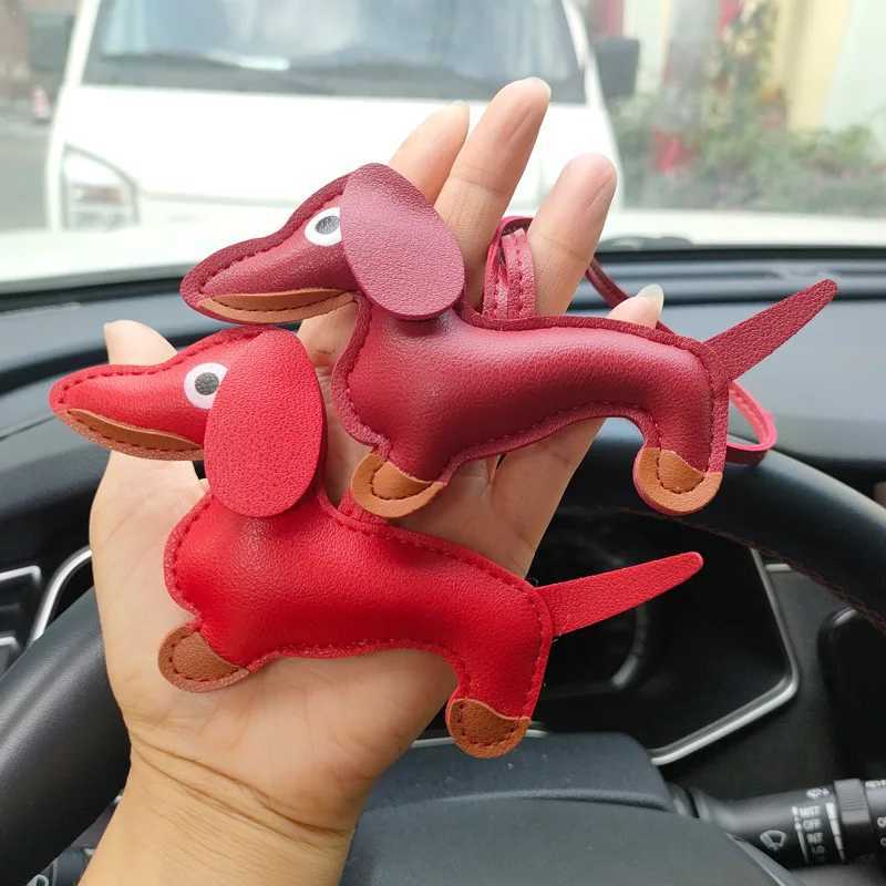Fashion Car Sausage Dog Keychain PU Leather Dog Keychain Womens Bag Pendant Jewelry Pavilion Keyring Keyholder GiftXJ250319