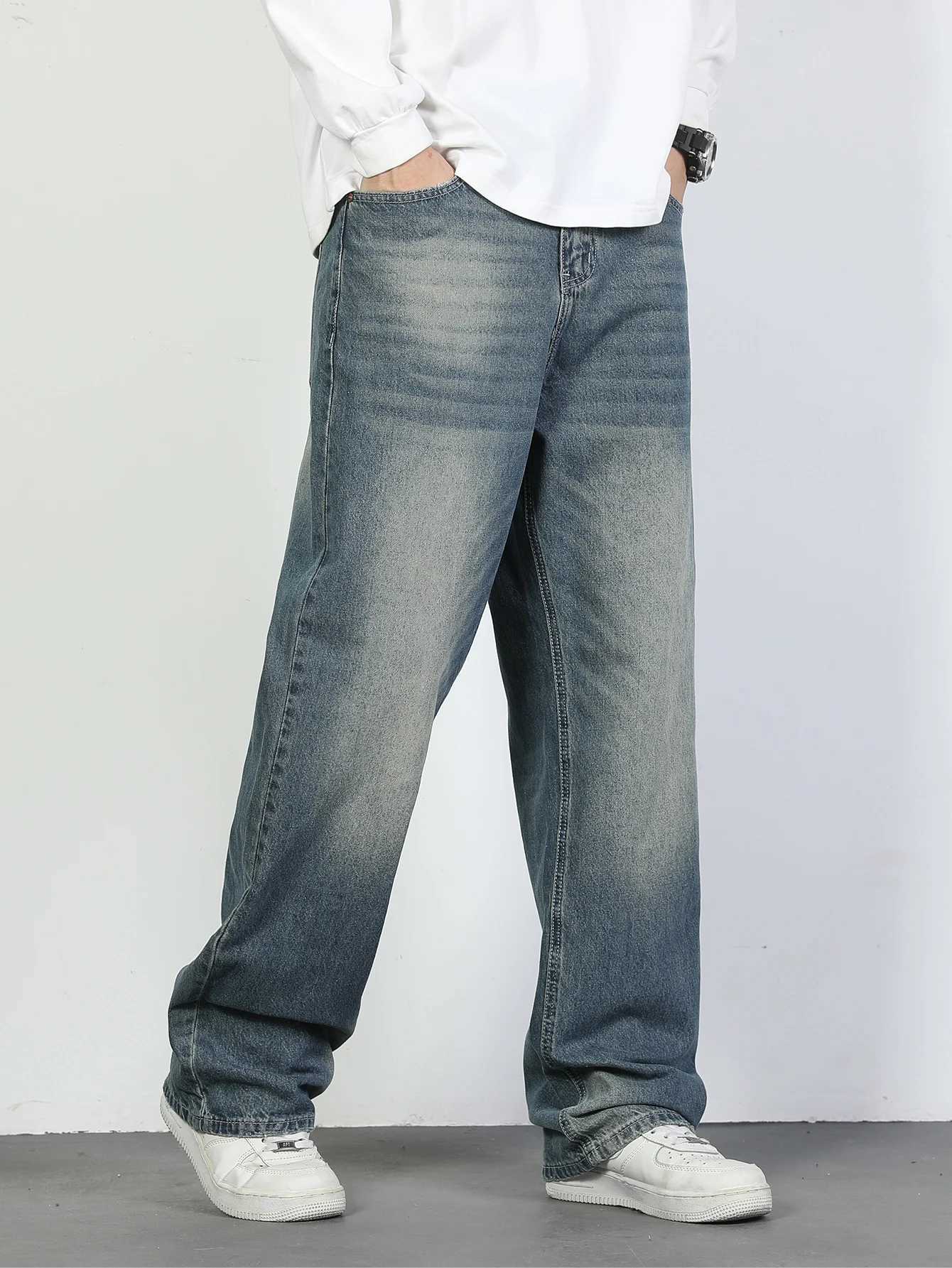 Mens loose straight leg jeans vintage jeans with whisper and hand brush fading streetwear style multiple sizesT250319
