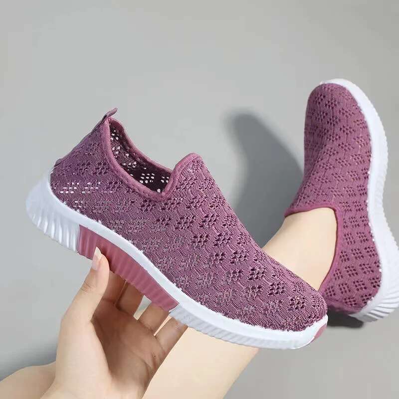 Summer Old Beijing Cloth Flat Hollow Mesh Sports and leisure Comfortab le Anti Slip Sof t Bottom Women's Shoes