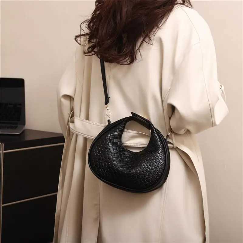 New Fashionable Simple Leisure Commuter Half Moon Bag Retro Handheld Shoulder Carrying Womens Bag Crossbody Bag Y250319