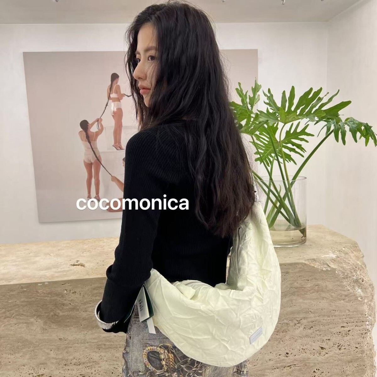 Design Sense: Wrinkled Soft Leather Crescent Shaped Armpit Hand-Held Single Shoulder Crossbody Women's Bag, Fashionable And Versatile, Cool Waist