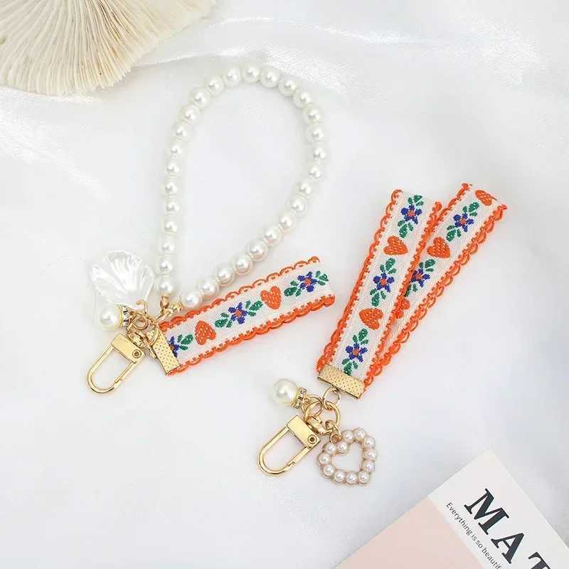 Cute Pearl Heart Keychain Sweet Strawberry Ribbon Keychain Womens Handbag Decoration Beaded Phone Case Hanging Rope DIY GiftXJ250319