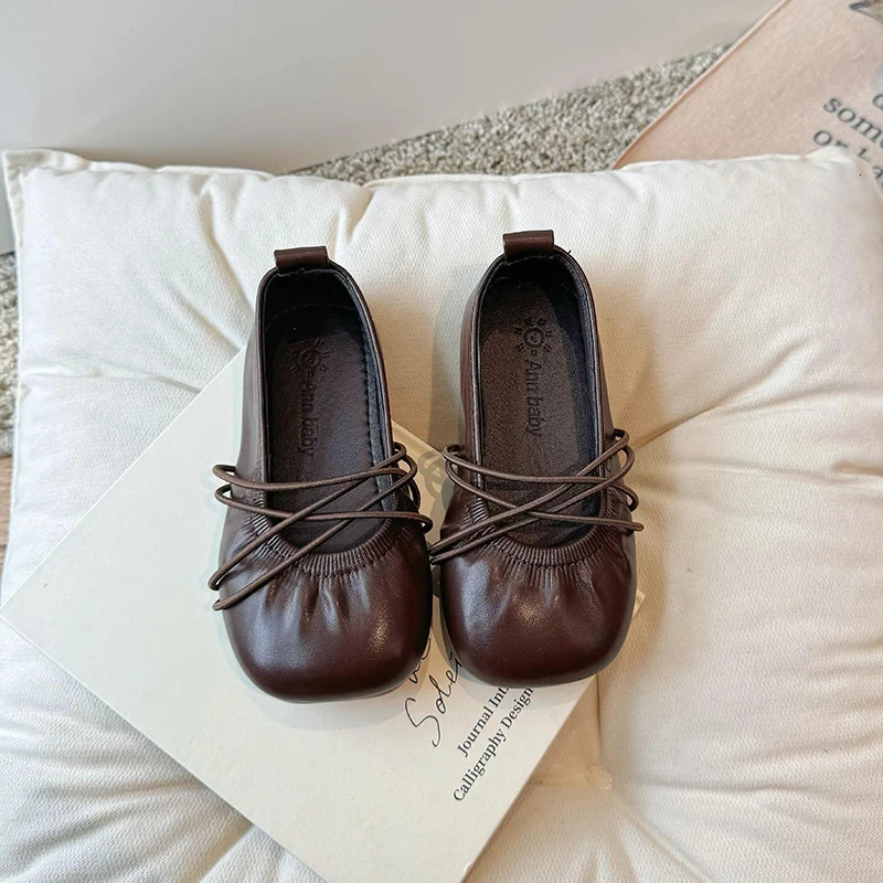 Baby womens shoes fashionable solid color casual Mary Janes soft apartment childrens leather comfortable slippers 250319